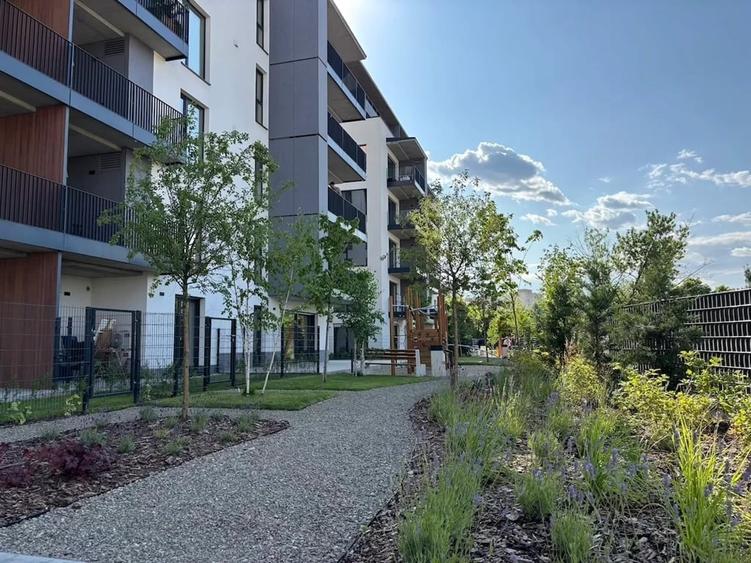 Apartament cu 3 camere decomandat, mobilat în Colentina