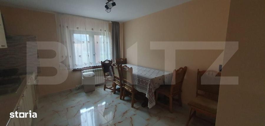 Casă cu 8 camere cu Teren 5955 Mp în Central