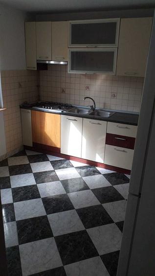 Casă cu 4 camere cu Teren 250 Mp în Giulești