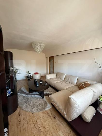 Apartament cu 4 camere decomandat, mobilat în 9 Mai