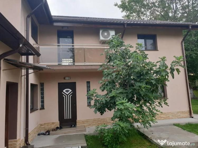 Casă cu 5 camere cu Teren 950 Mp în Central