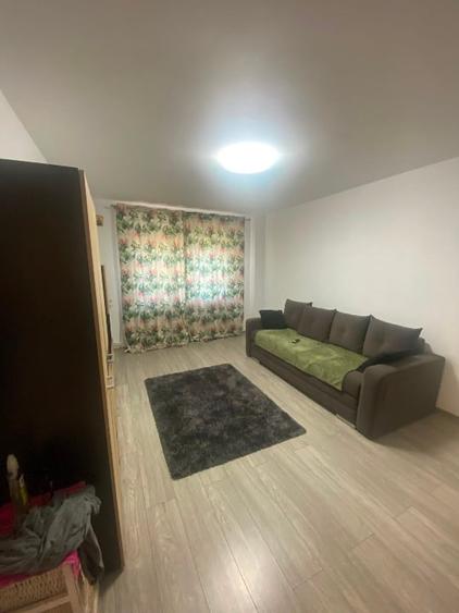 Garsonieră decomandată, mobilată în Baza 3