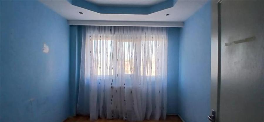 Apartament cu 3 camere decomandat în Micro 6