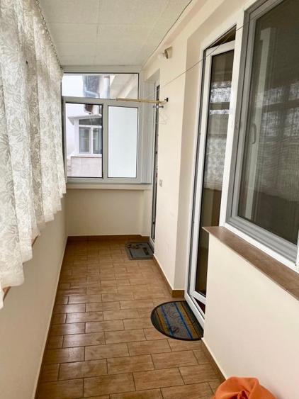 Apartament cu 3 camere decomandat, mobilat în Central