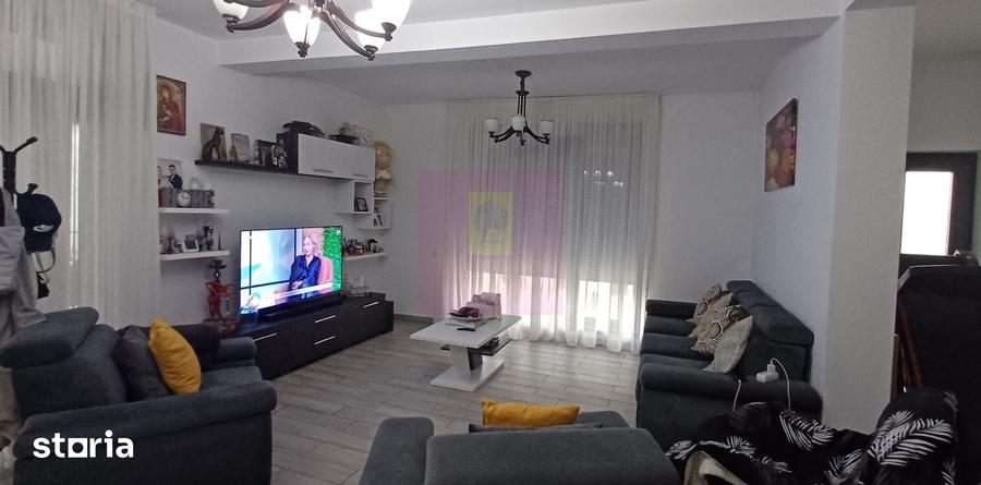 Casă cu 4 camere cu Teren 450 Mp în Săbăreni