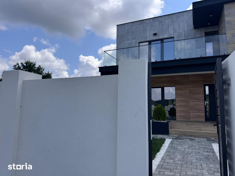 Casă cu 4 camere cu Teren 706 Mp în Sadu