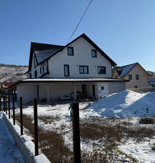 Casă cu 4 camere în Exterior Vest