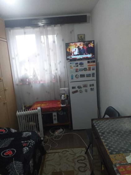 Apartament cu 2 camere nedecomandat în 9 Mai