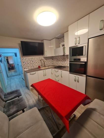 Apartament cu 2 camere decomandat în 1 Mai