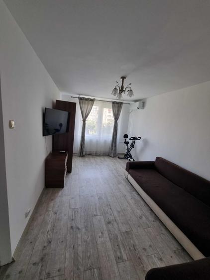 Apartament cu 2 camere decomandat în Berceni