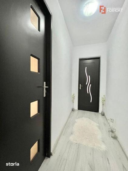 Apartament cu 3 camere semidecomandat, mobilat în Girocului — fotografia 2
