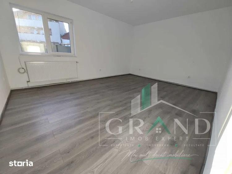 Casă cu 5 camere cu Teren 250 Mp în Iris