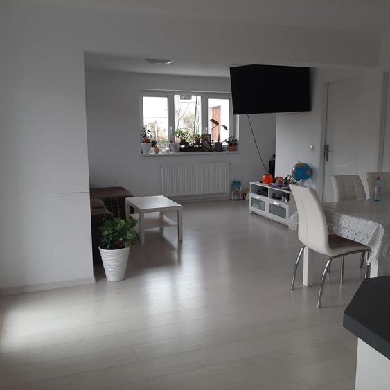 Vand casa cu demisol , parter , mansarda in Dambul Rotund - 2