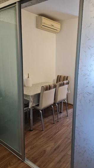 Apartament cu 3 camere decomandat în Craiovița Nouă