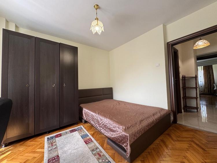 Apartament cu 3 camere decomandat, mobilat în Unirii