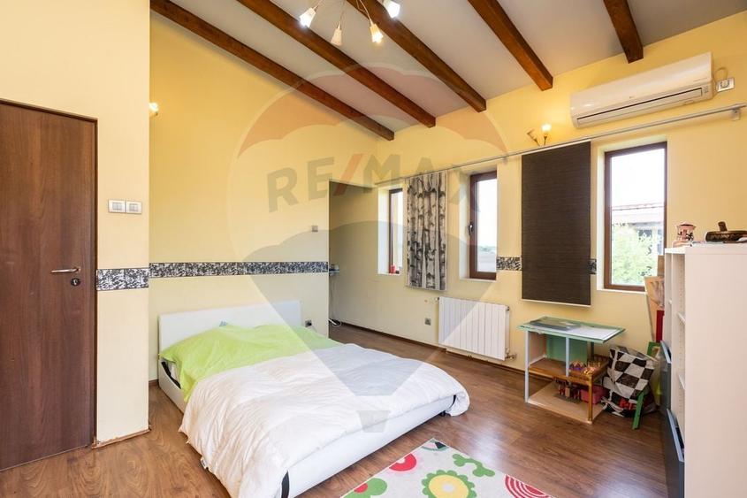 Casă individuală cu 5 camere cu Piscina în Izvorani