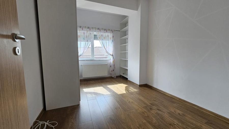 Apartament cu 3 camere decomandat în 1 Decembrie 1918