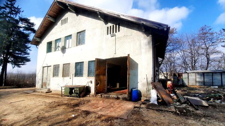 Spațiu industrial, de 250 mp, în Carierei