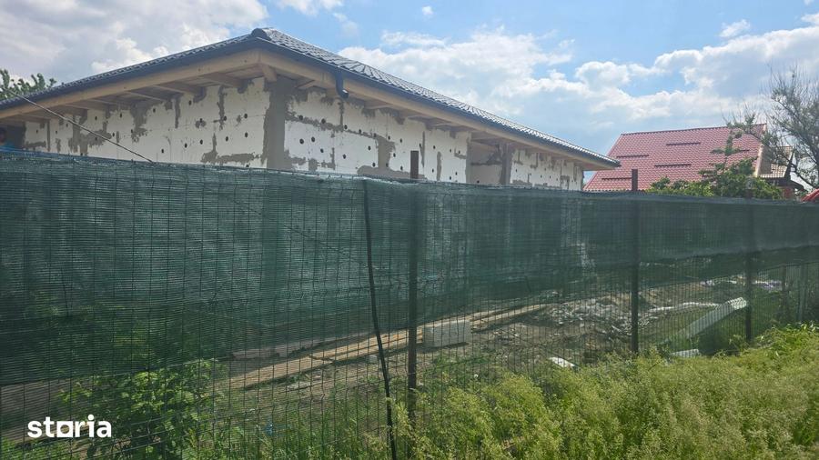 Casă cu 4 camere cu Teren 400 Mp în Rediu