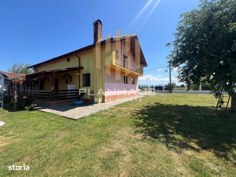Casă cu 4 camere cu Teren 12 Mp în Săsar