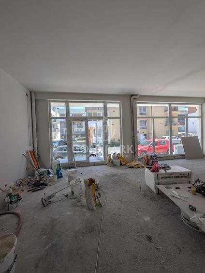 Spațiu comercial, de 140 mp, în Florești