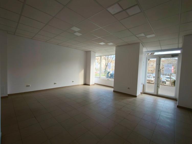 Spațiu comercial, de 71.599998474121 mp, în Valea Ialomiței