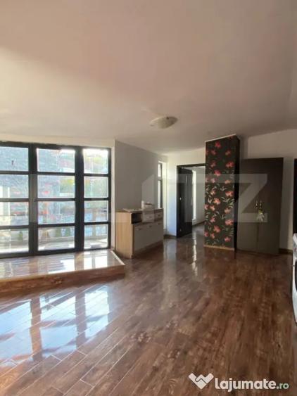 Casă cu 10 camere cu Teren 414 Mp în Cetate