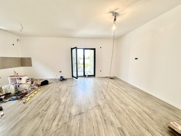 Duplex cu 3 camere cu Canalizare în Albina