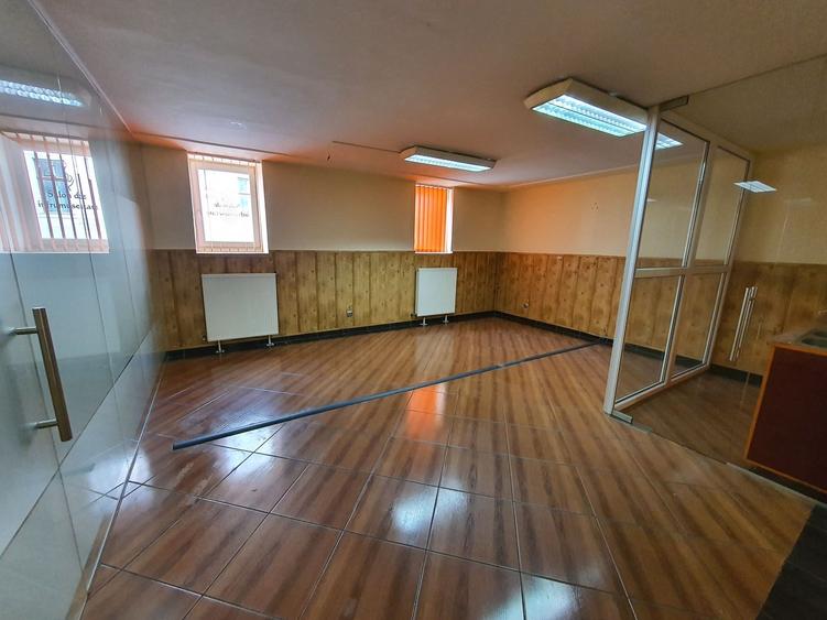 Spațiu comercial, de 90 mp, în Central