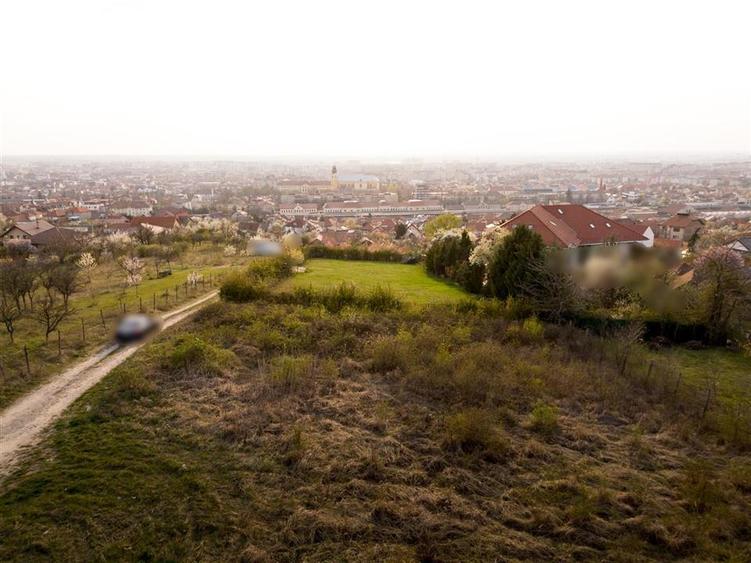 Teren Construcții intravilan de 685 mp, în Central