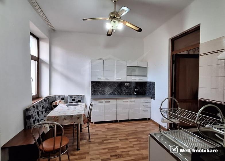 Apartament cu 3 camere semidecomandat, mobilat în Central