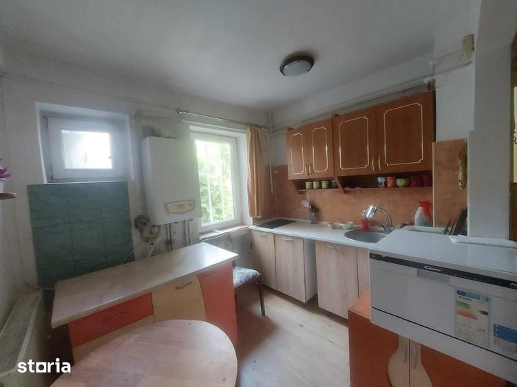 Apartament cu 3 camere decomandat în Aleea Trandafirilor