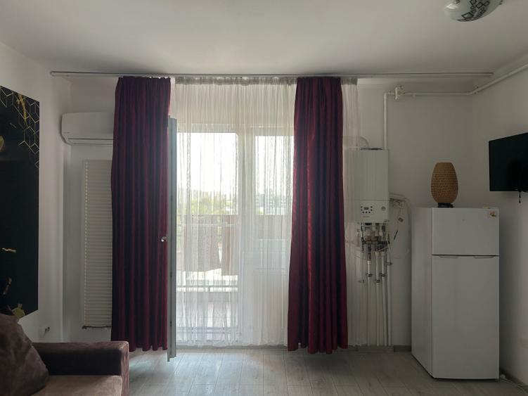 Apartament cu 6 camere semidecomandat în Sud