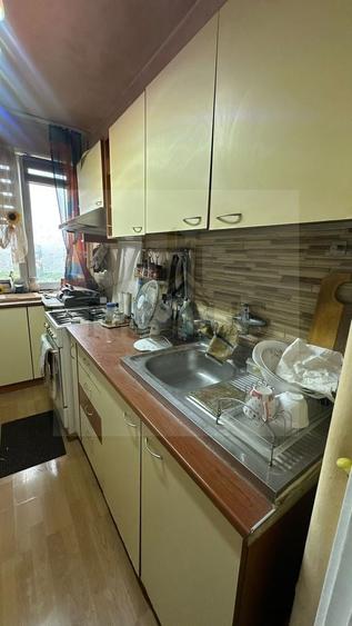 Apartament cu 3 camere semidecomandat, mobilat în Mihai Bravu