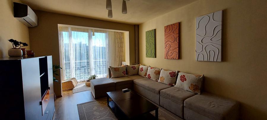 Apartament cu 2 camere decomandat în Boema