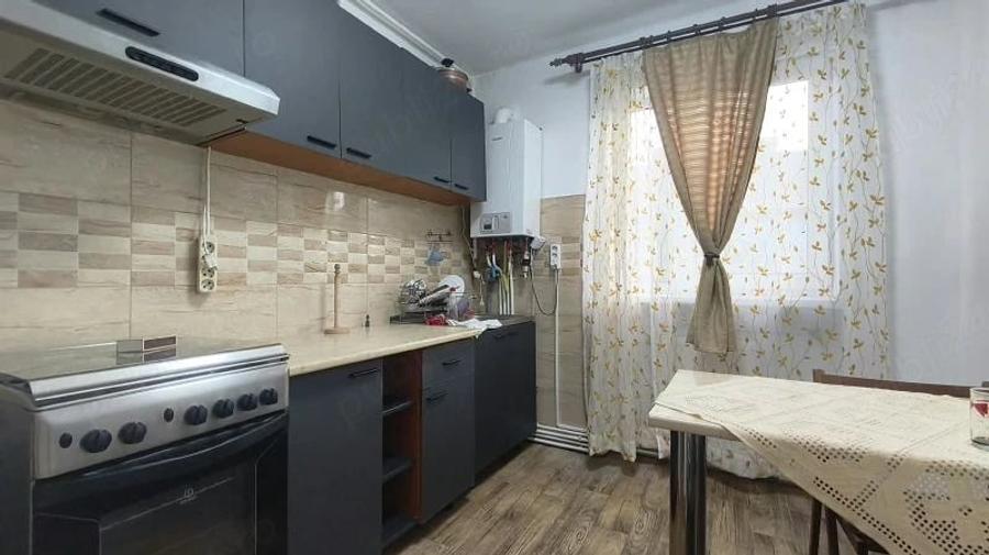 Apartament cu 2 camere semidecomandat în Piața Centrală