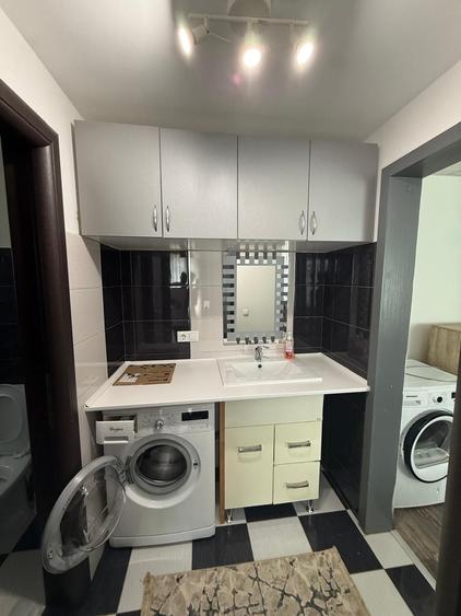 Apartament cu 2 camere decomandat în Micro 6
