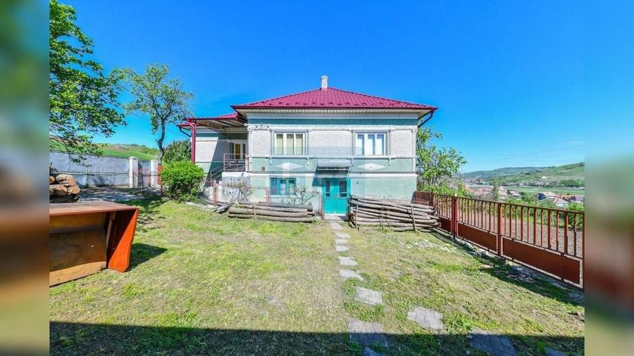 Casă cu 5 camere cu Teren 2594 Mp în Sic