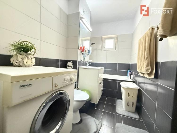Apartament cu 3 camere semidecomandat în Lipovei