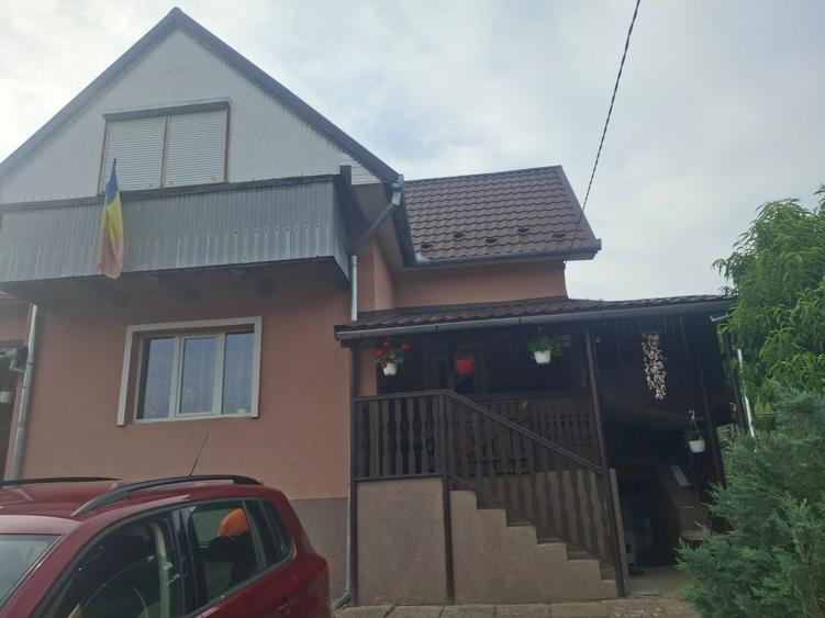 Casă cu 4 camere în Sânpetru