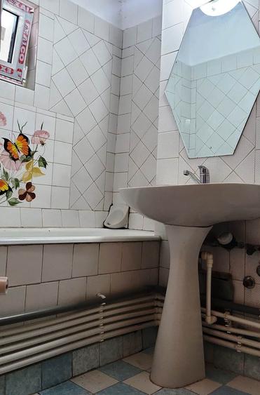 Apartament cu 3 camere semidecomandat în Unirii Nord