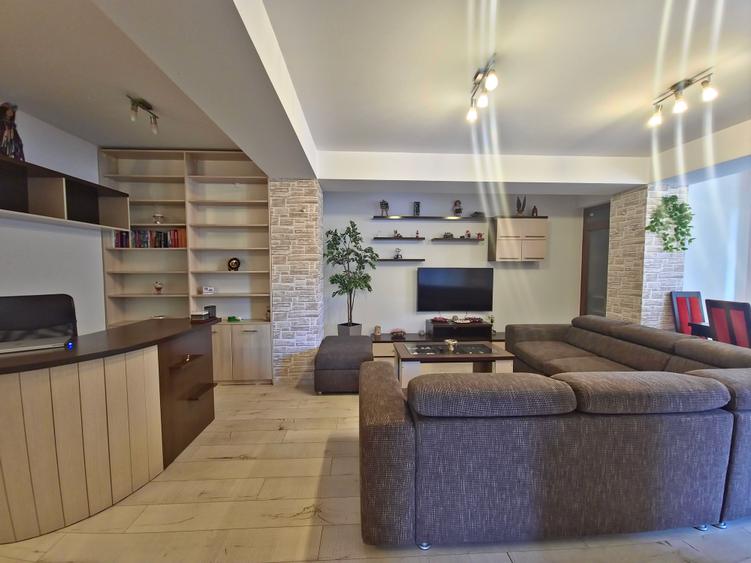 Apartament cu 3 camere decomandat, mobilat în Energia
