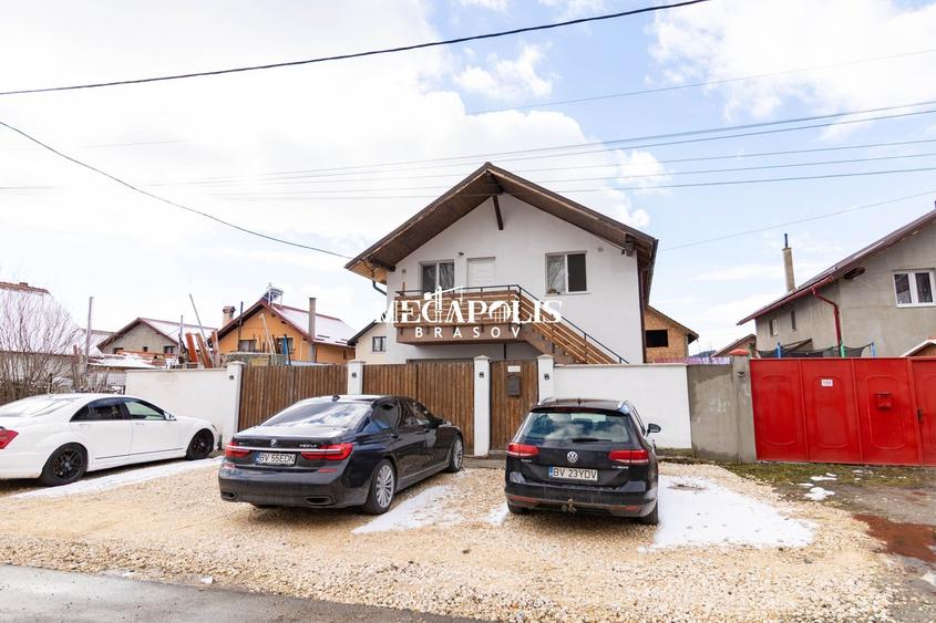 Casă individuală cu 4 camere cu Canalizare în Hărman