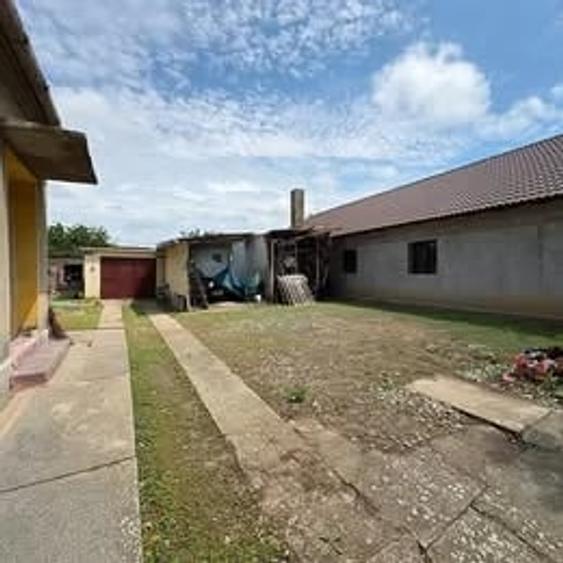 Casă cu 3 camere cu Teren 1439 Mp în Central