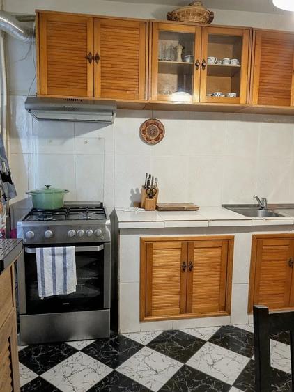 Apartament cu 3 camere decomandat în Rovine