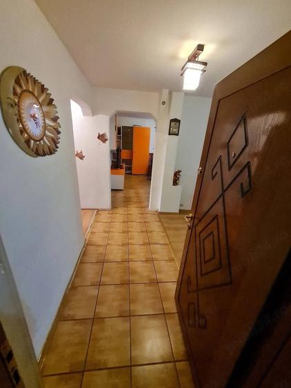 Apartament cu 3 camere decomandat în Crihala