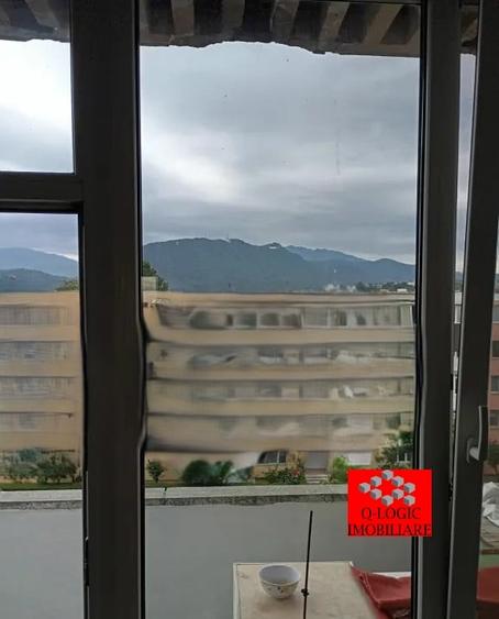 Apartament cu 2 camere nedecomandat în Tractorul