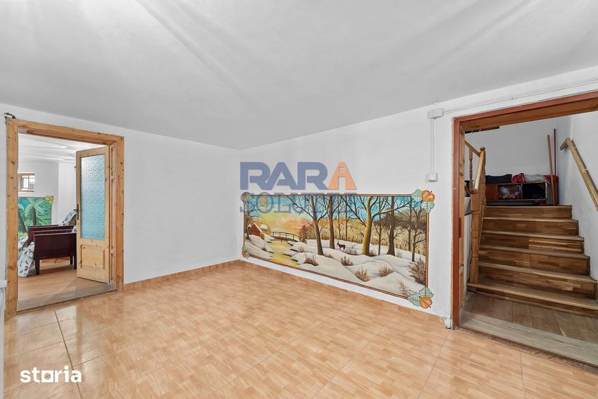 Casă cu 8 camere cu Teren 2075 Mp în Central