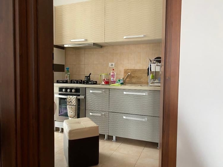 Apartament cu 3 camere decomandat în Torontalului