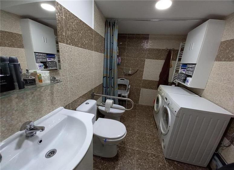 Apartament cu 3 camere decomandat, mobilat în Central